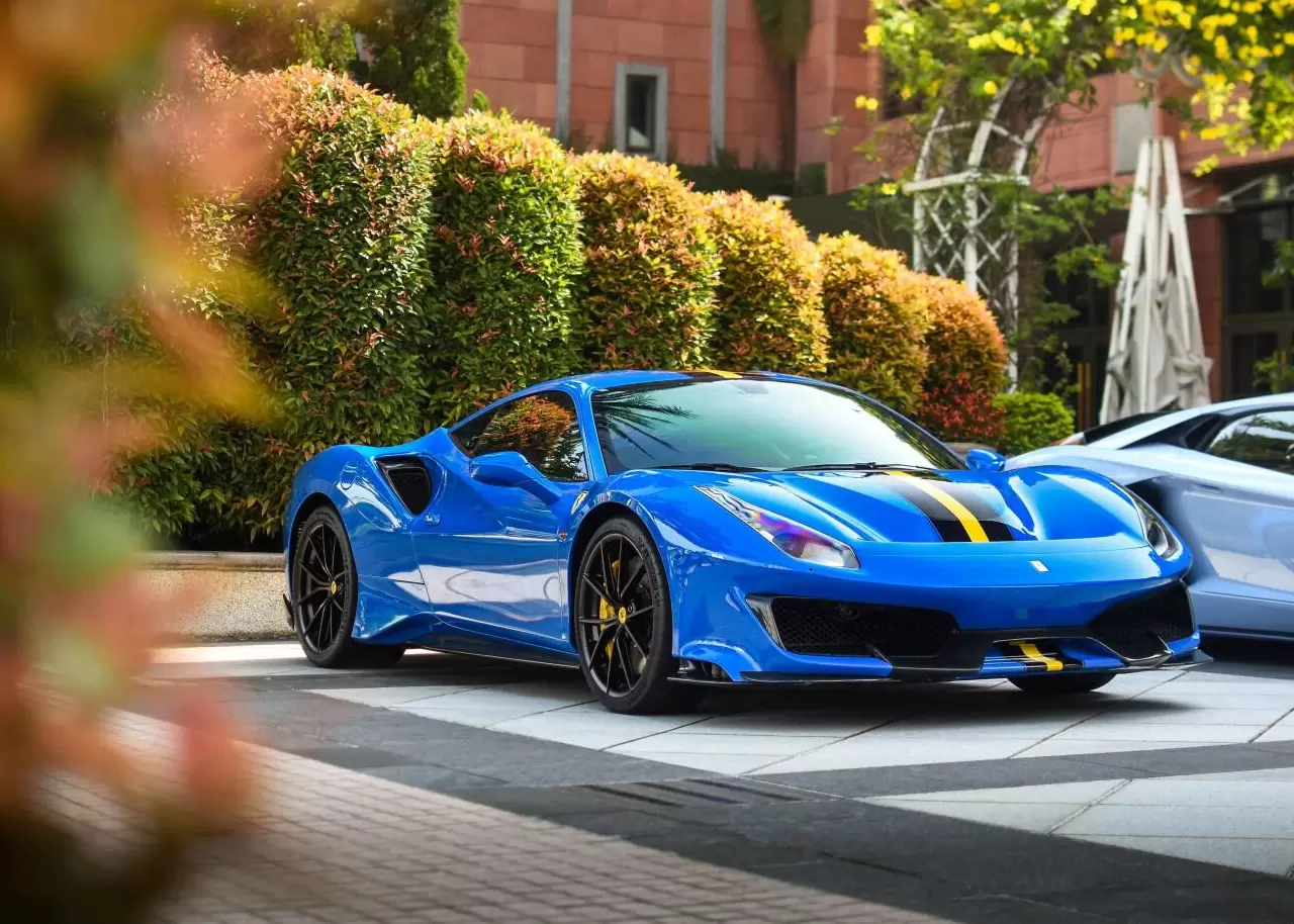 Ultra lesklý obraz na zeď do bytu Ferrari 458